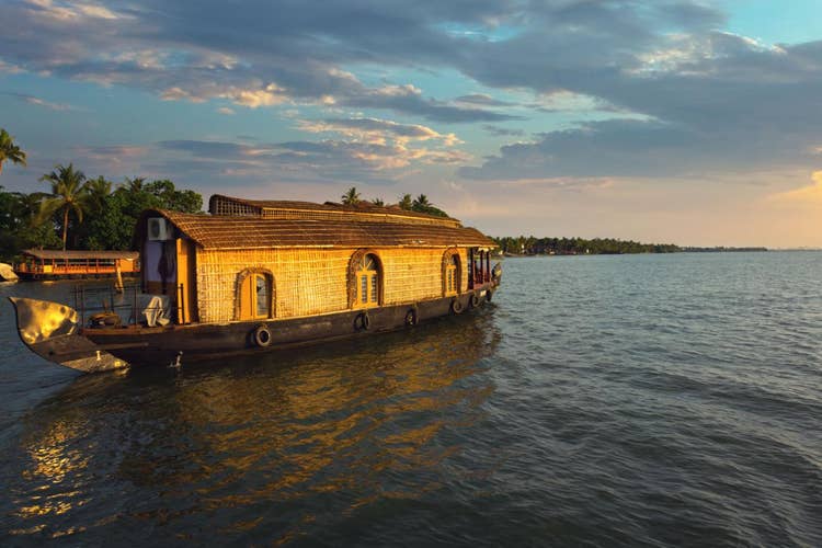 houseboat